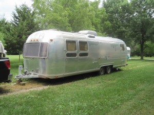 Airstream Sovereign 31 FT uit 1975 leeg
